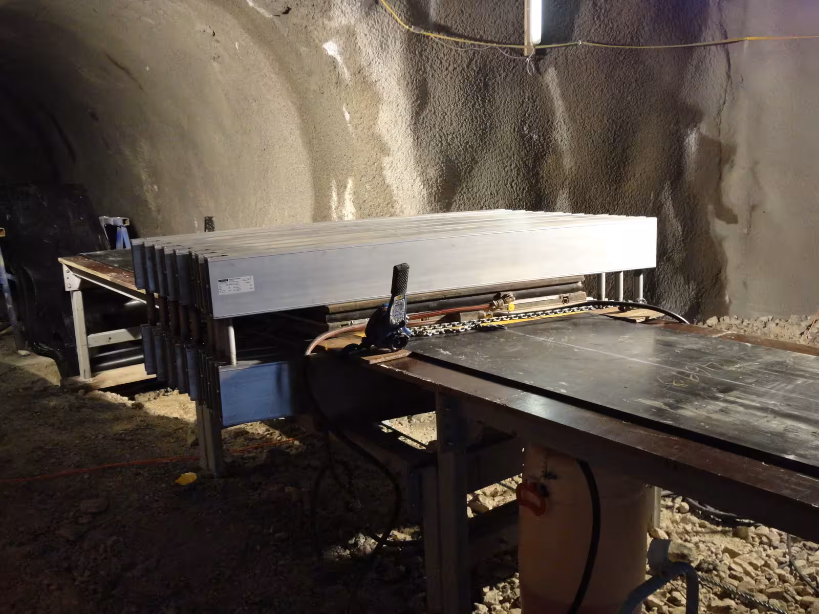 The steel-cord splice needs a press, a controlled climate and practised hands. Every hour of it is downtime.